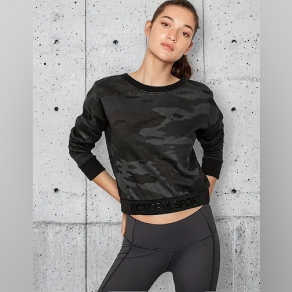 Victoria’s Secret Sport Camo Pullover Medium